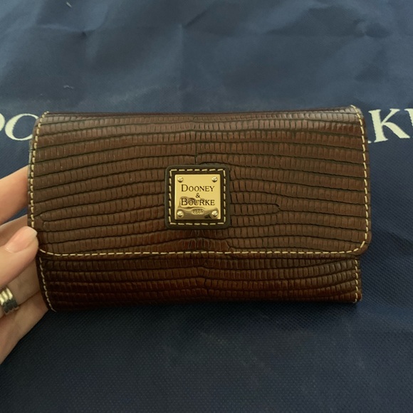 Dooney & Bourke leather continental clutch wallet - Picture 3 of 8